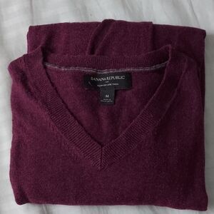 Banana Republic Purple V-Neck Sweater Soft Knit Elegance